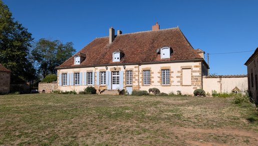Maison 8 pièces 288 m² · à Bourbon-l'Archambault · 288 m² · 450 000 €