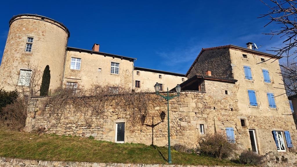 Saint-Germain-l'Herm 912m²