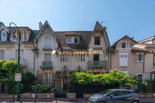 Maison 8 pièces 154 m² · à Saint-Maurice · 154 m² · 1 680 000 €