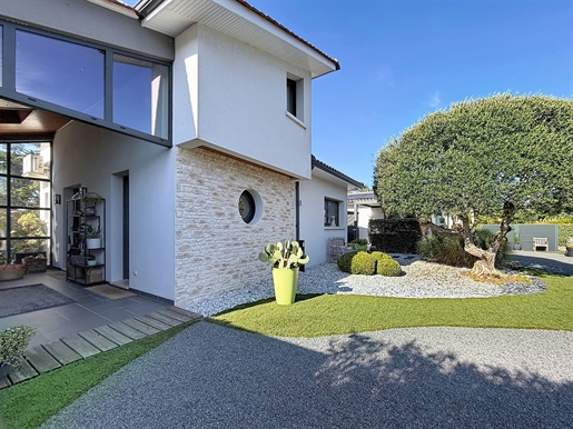 Maison 5 pièces 230 m² · à Saint-Yrieix-sur-Charente · 230 m² · 618 000 €