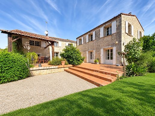 Maison 6 pièces 280 m² · à Puymoyen · 280 m² · 545 000 €