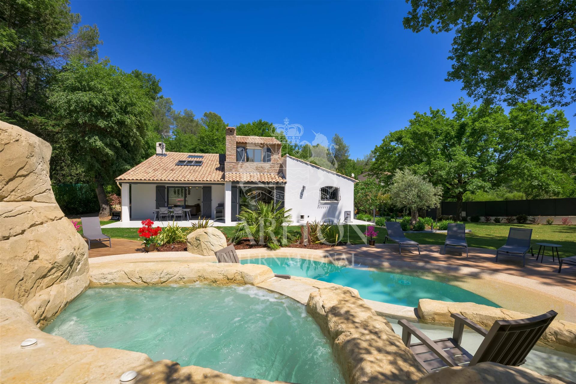 Maison à vendre, 210m², Roquefort-les-Pins