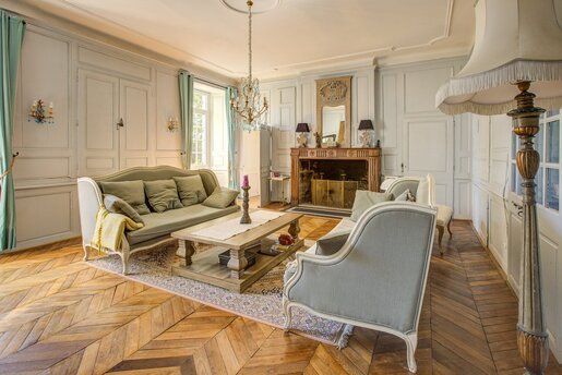 Maison 9 pièces 400 m² · à Agonac · 400 m² · 448 000 €