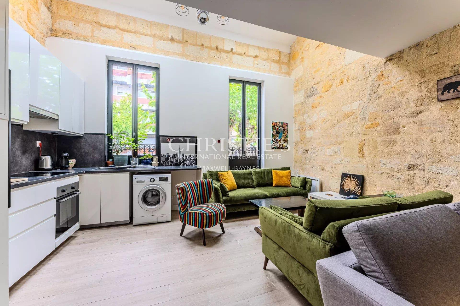 Stone Building With Commercial Space And Apartment – Bordeaux City Centre - Ansicht 2