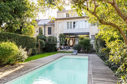 Maison 8 pièces 374 m² · à Bordeaux · 374 m² · 2 650 000 €
