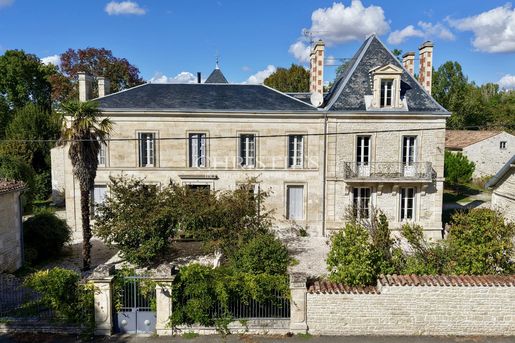 Maison 14 pièces 390 m² · à Marsais · 390 m² · 690 000 €