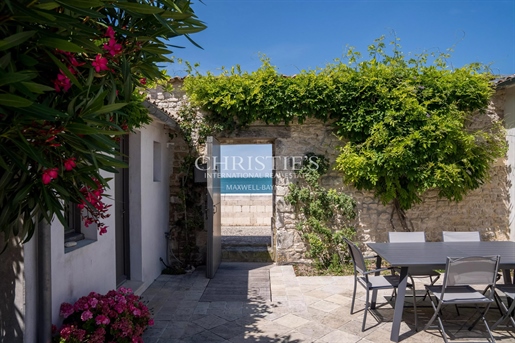 12 pièces 320 m² · à La Flotte · 320 m² · 2 964 000 €