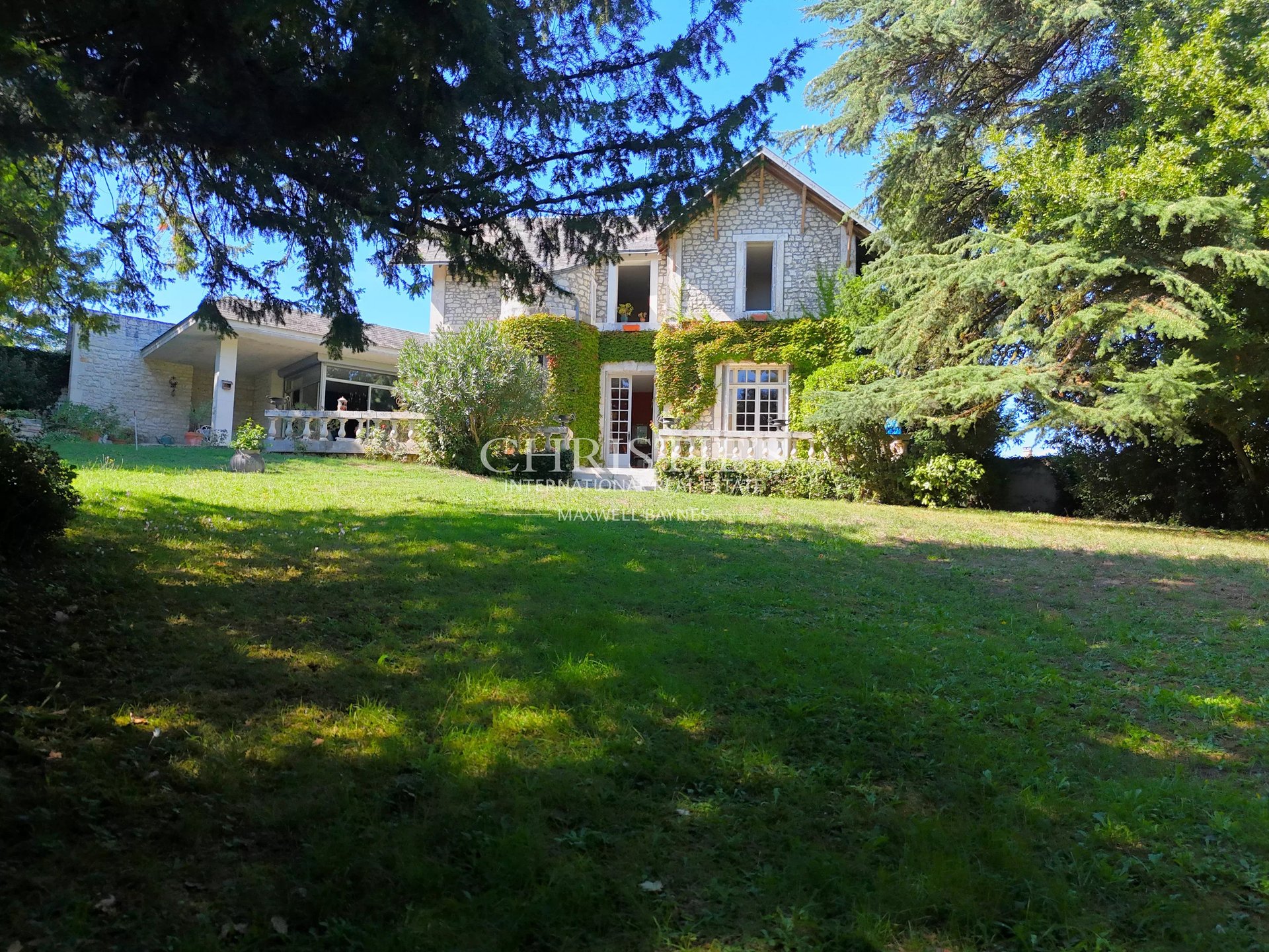 Maison à vendre, 257m², Saintes