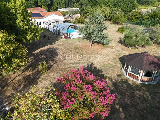 Maison 13 pièces 371 m² · à Grézac · 371 m² · 749 000 €