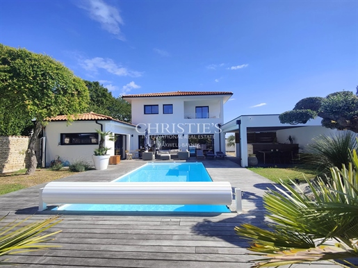 Maison 7 pièces 185 m² · à Bourgneuf · 185 m² · 1 260 000 €