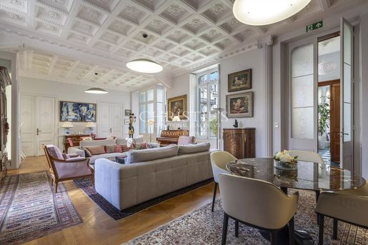 Maison 16 pièces 493 m² · à Rochefort · 493 m² · 1 650 000 €