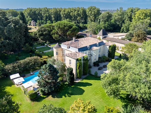 Maison 19 pièces 700 m² · à Bordeaux · 700 m² · 2 300 000 €