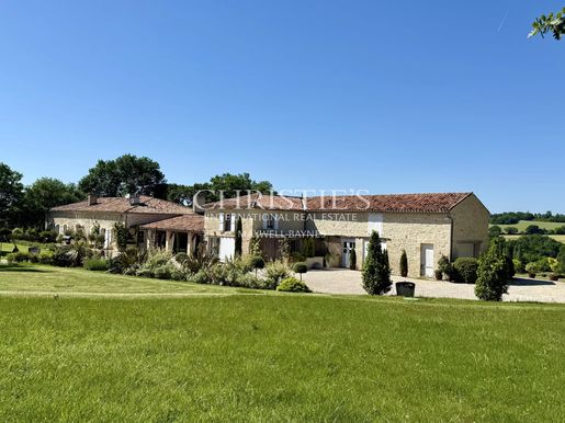 Maison 16 pièces 557 m² · à Condom · 557 m² · 1 490 000 €