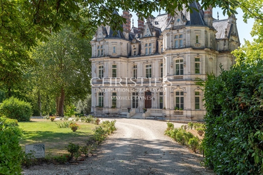 Maison 1255 m² · à Cognac · 1 255 m² · 3 286 000 €