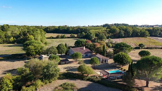Maison 12 pièces 366 m² · à Saint-Pierre-de-Bat · 366 m² · 848 000 €