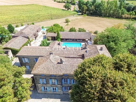 Maison 27 pièces 632 m² · à Bergerac · 632 m² · 1 795 000 €