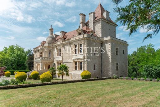 Maison 806 m² · à Angoulême · 806 m² · 2 300 000 €