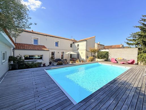 Maison 9 pièces 268 m² · à Angoulême · 268 m² · 756 000 €