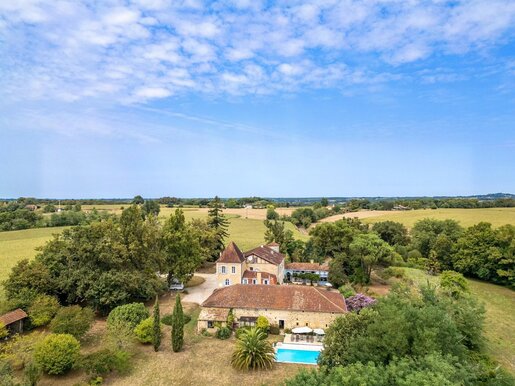 Maison 16 pièces 692 m² · à Hagetmau · 692 m² · 895 000 €