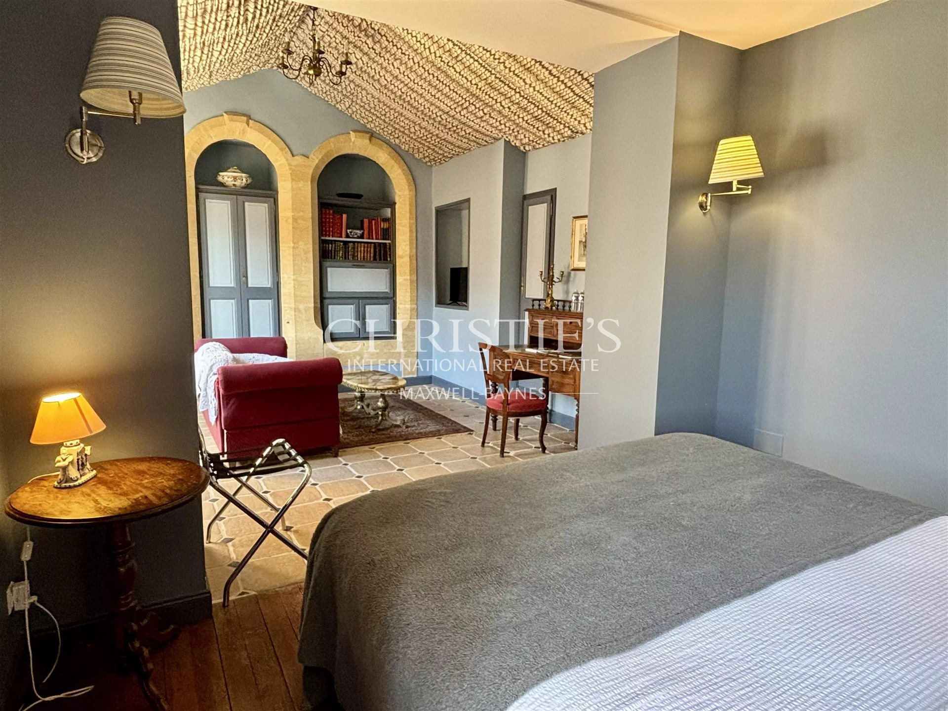 Boutique hotel and restaurant in a charming Dordogne village