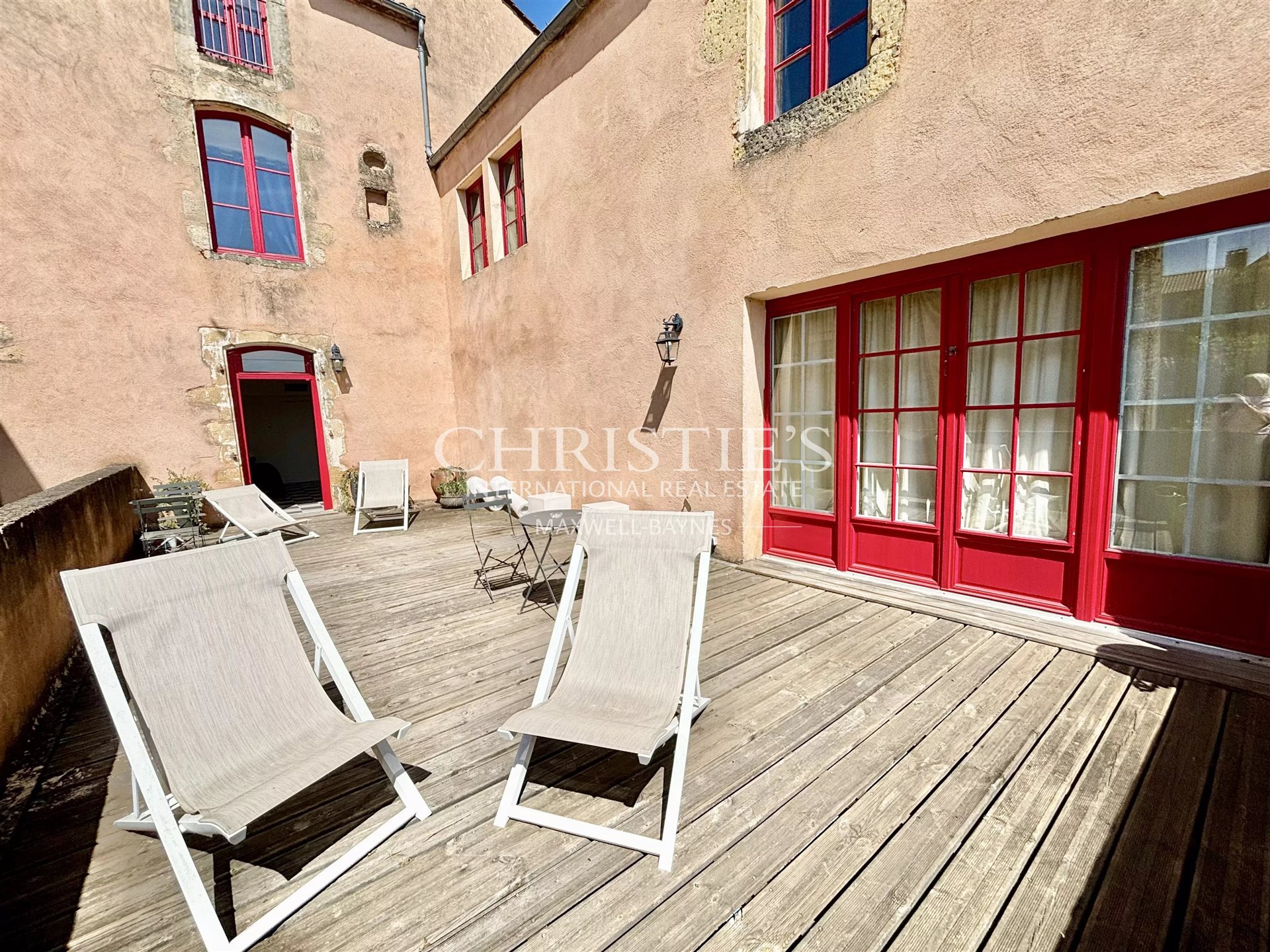 Boutique hotel and restaurant in a charming Dordogne village - Plus