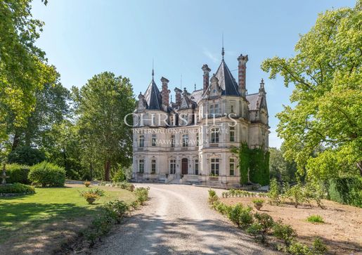 Maison 1255 m² · à Cognac · 1 255 m² · 3 286 000 €