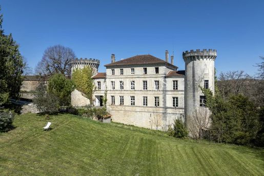 Maison 15 pièces 615 m² · à Angoulême · 615 m² · 1 490 000 €