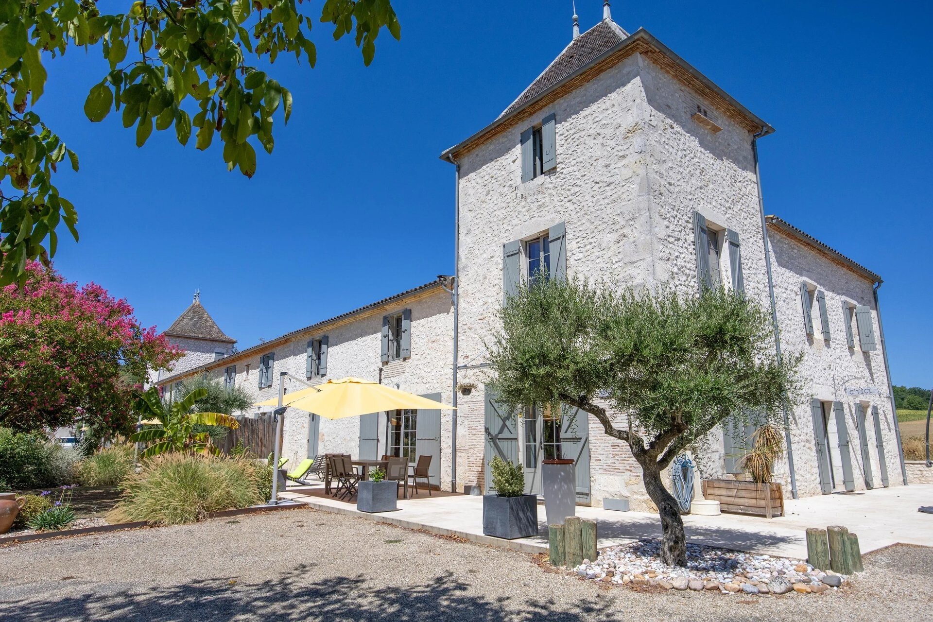 Turnkey Mill Château Estate — Three Cottages, Wellness Centre and Lake in Southwest...
