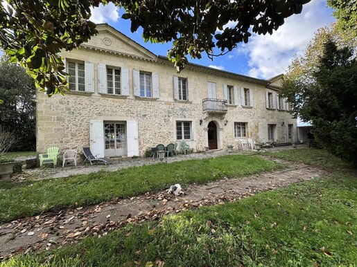 Maison 10 pièces 272 m² · à Fronsac · 272 m² · 1 319 000 €