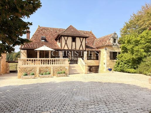 Maison 10 pièces 280 m² · à Vergt · 280 m² · 690 000 €
