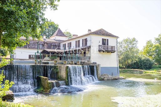 Maison 13 pièces 453 m² · à Bergerac · 453 m² · 1 295 000 €