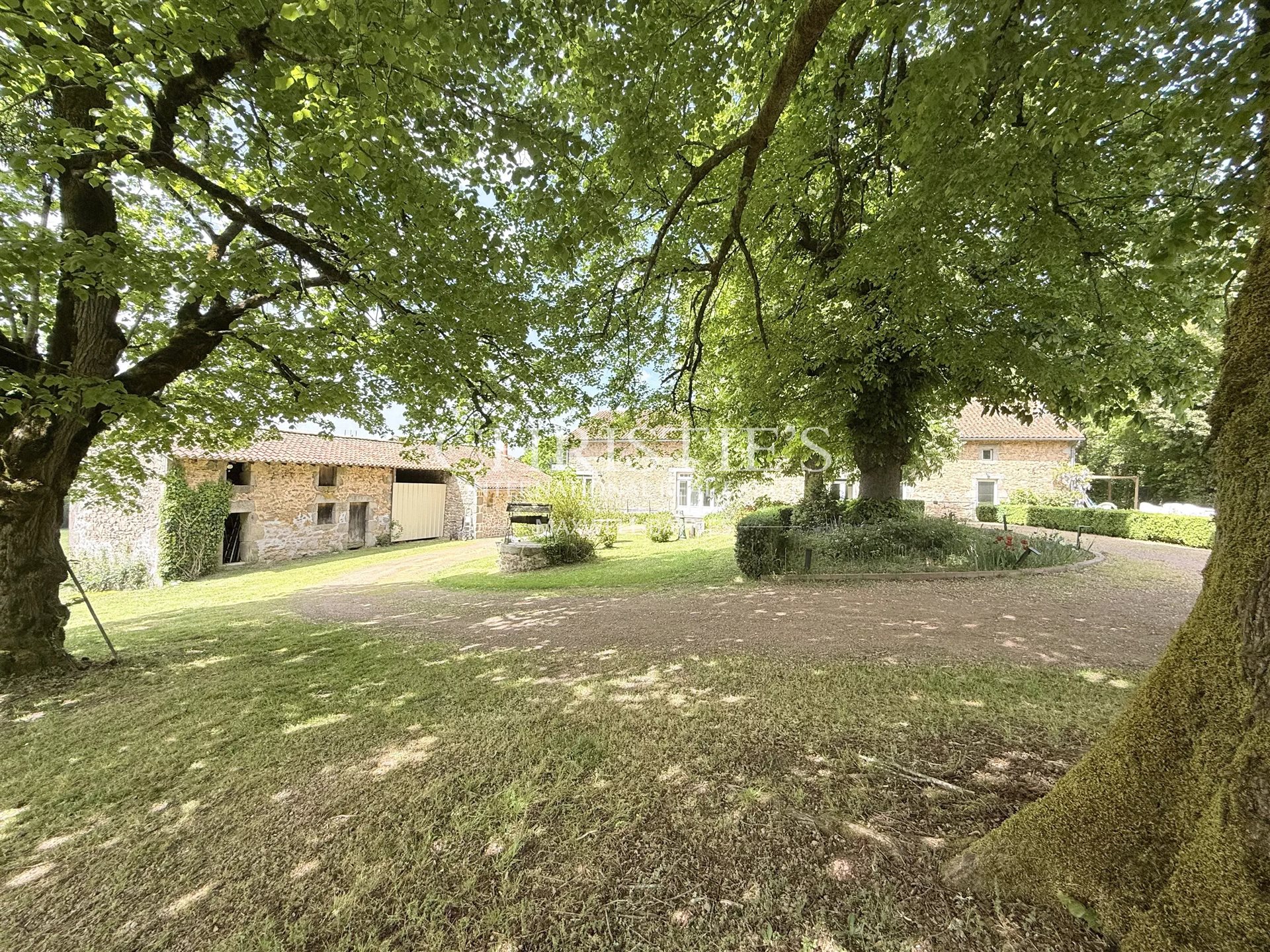 Maison à vendre, 526m², Piégut-Pluviers