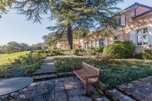 Maison 16 pièces 586 m² · au Tourne · 586 m² · 2 368 000 €