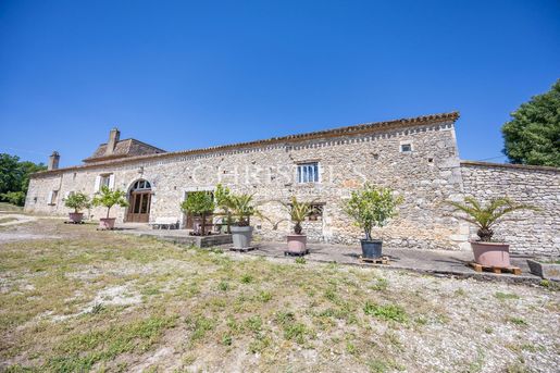 Maison 15 pièces 664 m² · à Bergerac · 664 m² · 1 200 000 €