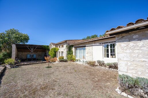 Maison 13 pièces 289 m² · à Duras · 289 m² · 595 000 €
