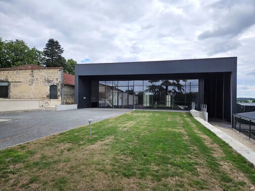 Maison 5 pièces 340 m² · à Beauvais-sur-Matha · 340 m² · 4 500 000 €