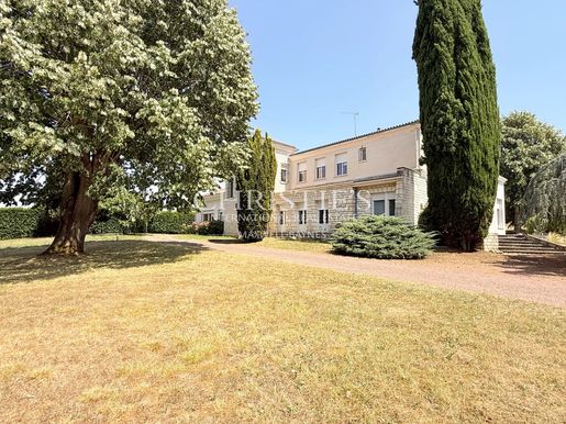 Maison 8 pièces 375 m² · à Angoulême · 375 m² · 720 000 €