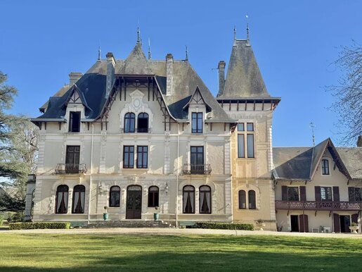 Maison 26 pièces 929 m² · à Châtellerault · 929 m² · 1 975 000 €