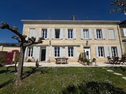 Maison 12 pièces 278 m² · à Bourg · 278 m² · 890 000 €