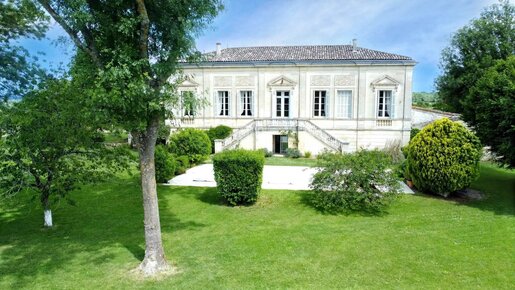 Maison 12 pièces 334 m² · à Asques · 334 m² · 1 245 000 €