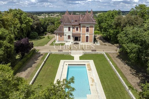 Maison 20 pièces 875 m² · à Cognac · 875 m² · 2 425 000 €