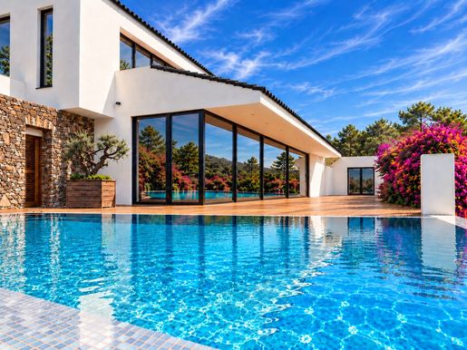 Maison 6 pièces 431 m² · à Pierrefeu-du-Var · 431 m² · 1 950 000 €