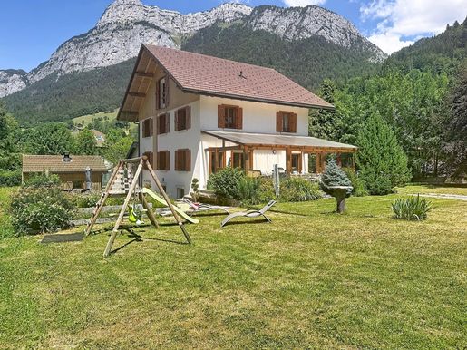 Maison 6 pièces 320 m² · à Glières-Val-de-Borne · 320 m² · 650 000 €