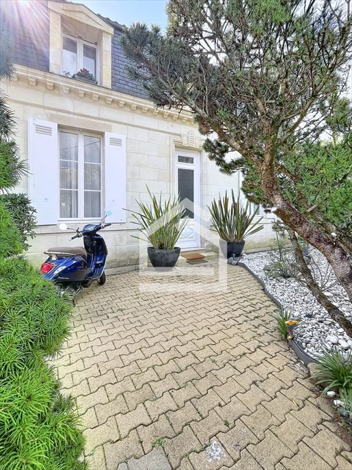 Maison 6 pièces 213 m² · à Bordeaux · 213 m² · 999 900 €