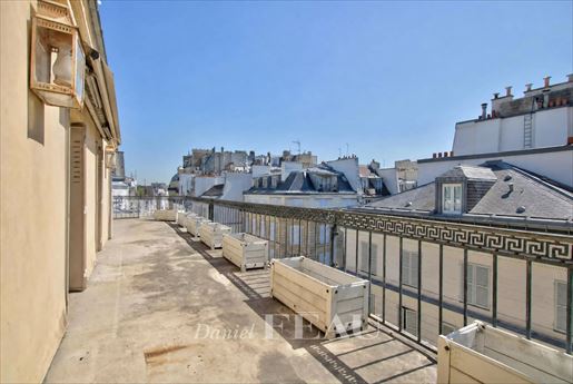 6 pièces 152 m² · à Paris 7ème · 152 m² · 3 800 000 €