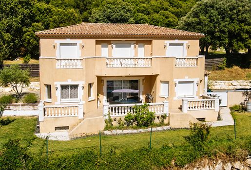 Maison 7 pièces 174 m² · à Saint-Montan · 174 m² · 750 000 €