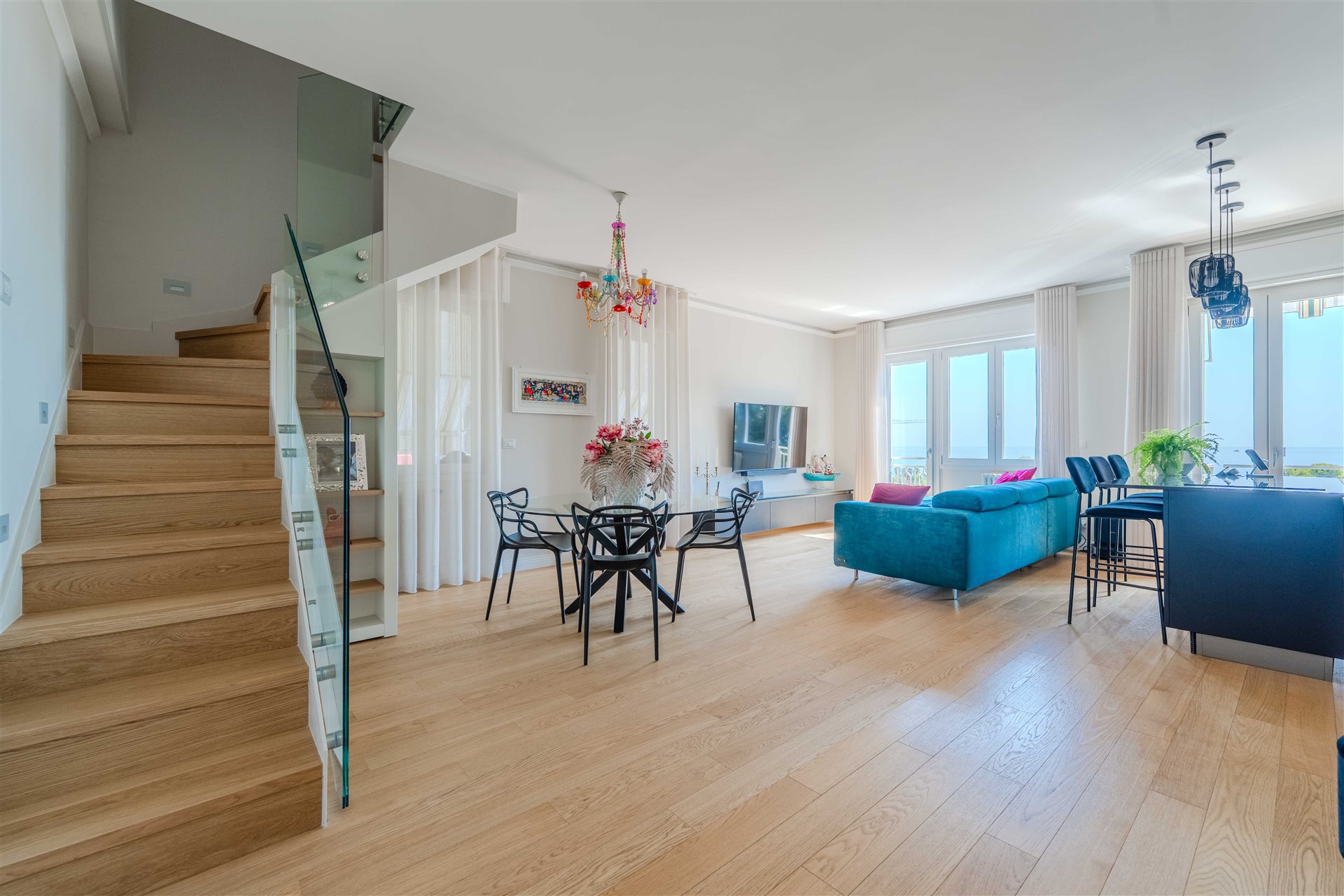 Elegante pentalocale met panoramisch zeezicht