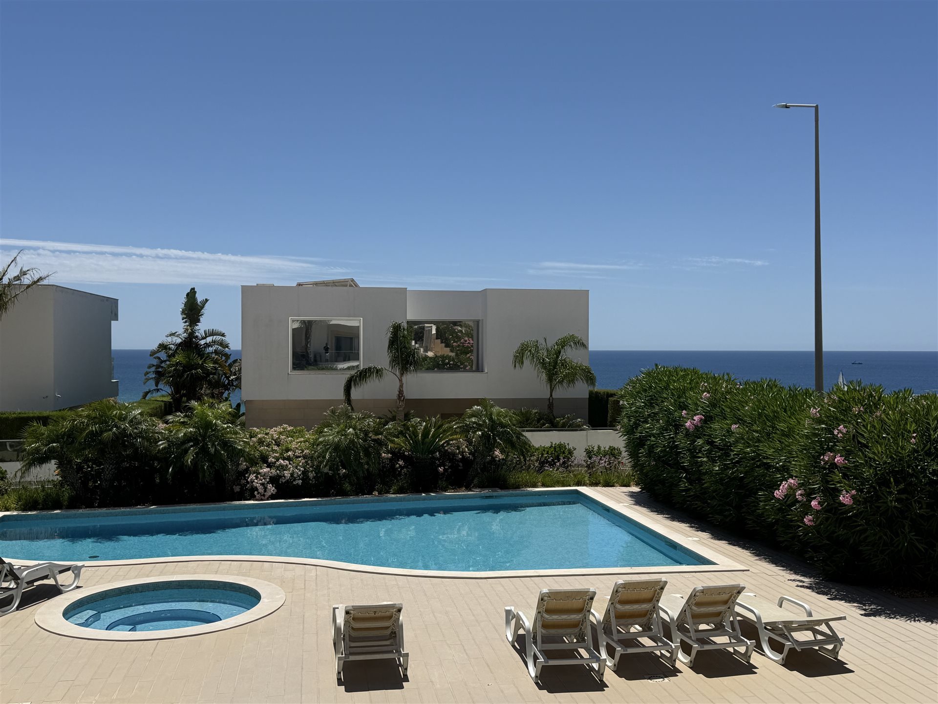 Advert pic 0