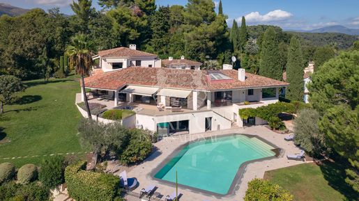 Maison 15 pièces 828 m² · à Saint-Paul-de-Vence · 828 m² · 6 900 000 €