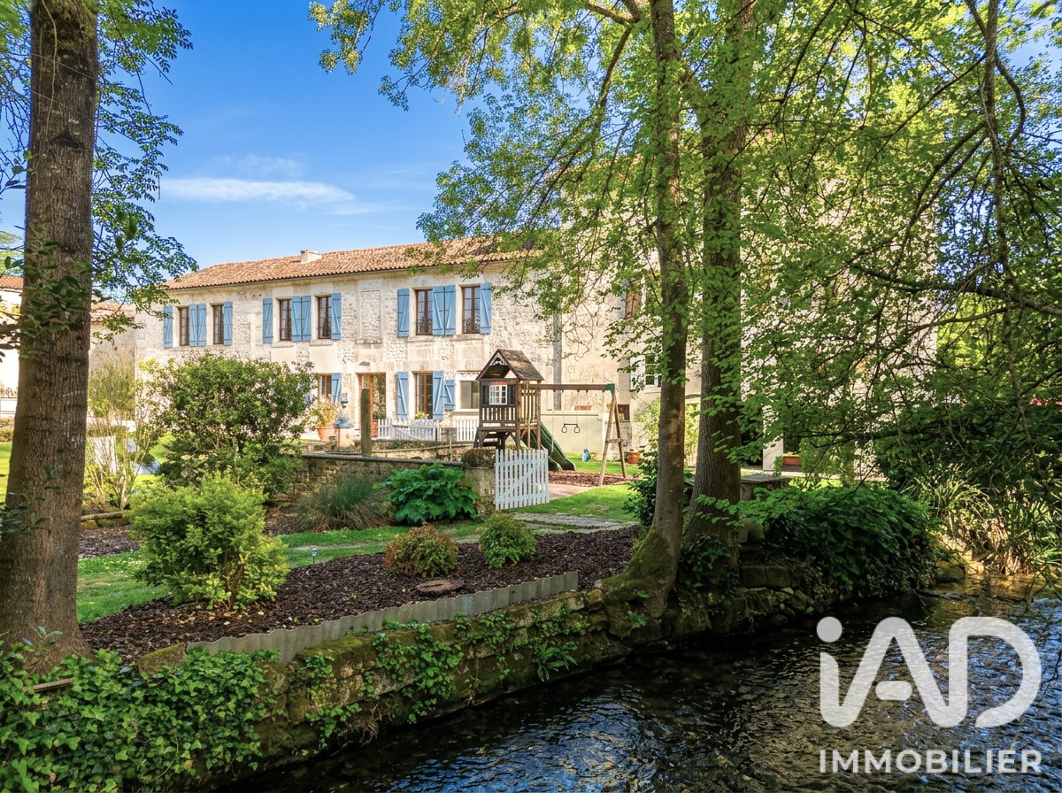Maison à vendre, 626m², Bourg-Charente